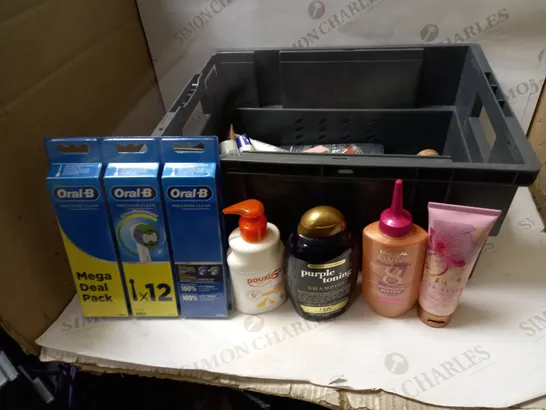 BOX OF APPROX. 20 ASSORTED HEALTH AND BEAUTY ITEMS TO INCLUDE: TED BAKER, ORAL-B & BLONDE ENHANCE