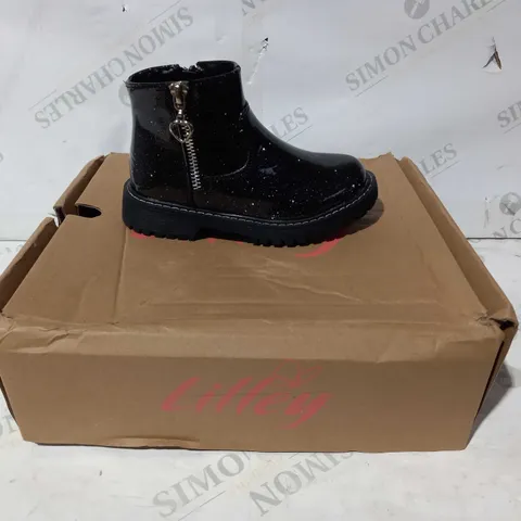 BOXED PAIR OF LILLEY MINNIE CHILDREN'S ANKLE BOOTS IN BLACK W. GLITTER EFFECT UK SIZE 10