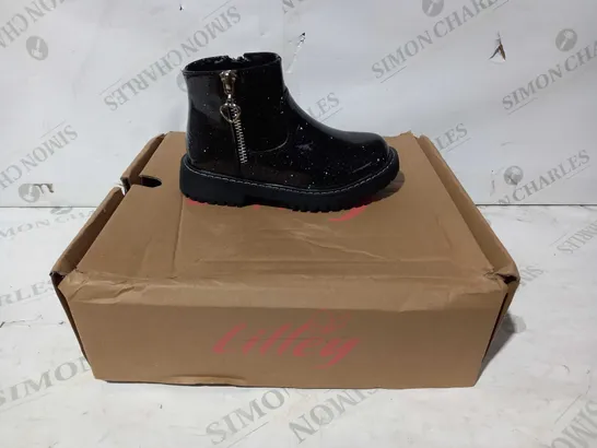 BOXED PAIR OF LILLEY MINNIE CHILDREN'S ANKLE BOOTS IN BLACK W. GLITTER EFFECT UK SIZE 10