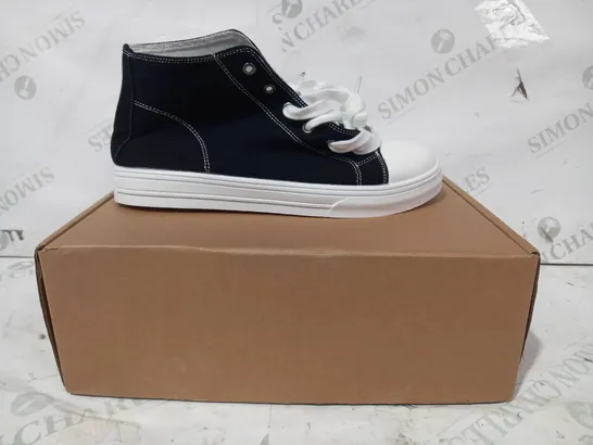 BOXED PAIR OF DESIGNER CANVAS SHOES IN BLACK EU SIZE 40