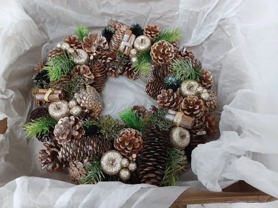 FESTIVE WREATH 