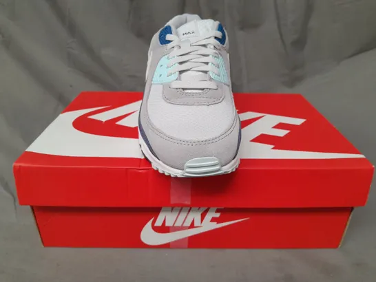 BOXED PAIR OF NIKE AIR MAX 90 SHOES IN PLATINUM WHITE/BLUE UK SIZE 7