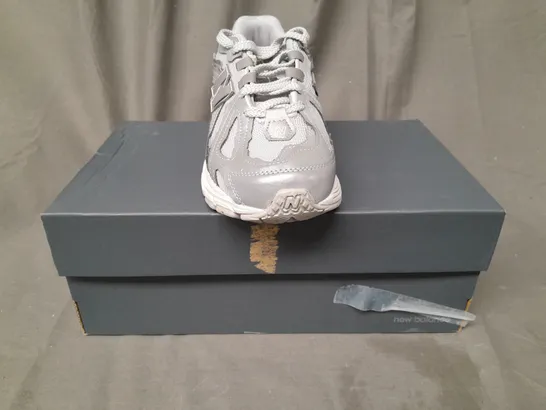 BOXED PAIR OF NEW BALANCE 1906D TRAINERS IN SILVER UK SIZE 6.5