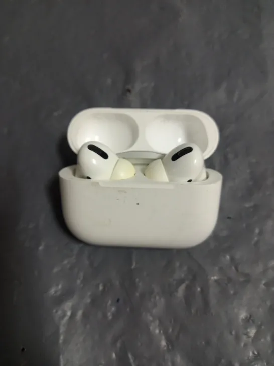 PAIR OF APPLE AIRPODS PRO IN WHITE