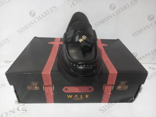 BOXED PAIR OF WALK LONDON CAMPUS TASSEL LOAFERS IN BLACK UK SIZE 8