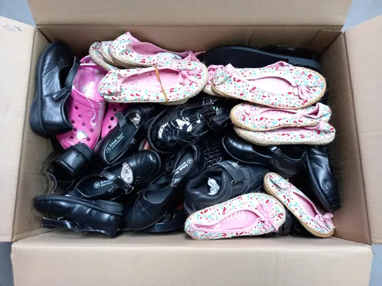 APPROXIMATELY 14 ASSORTED KIDS PAIRS OF SHOES IN VARIOUS COLOURS, STYLES, AND SIZES