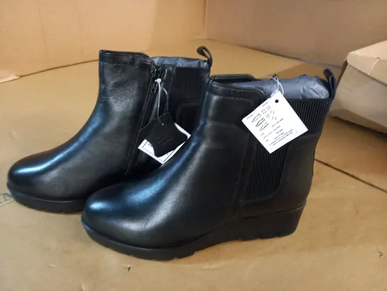 PAIR OF JD WILLIAMS REAL LEATHER BLACK BOOTS - 6