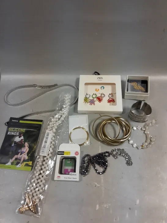 APPROXIMATELY 30 ASSORTED JEWELLERY PRODUCTS TO INCLUDE NECKLACES, EARRINGS, RINGS ETC 