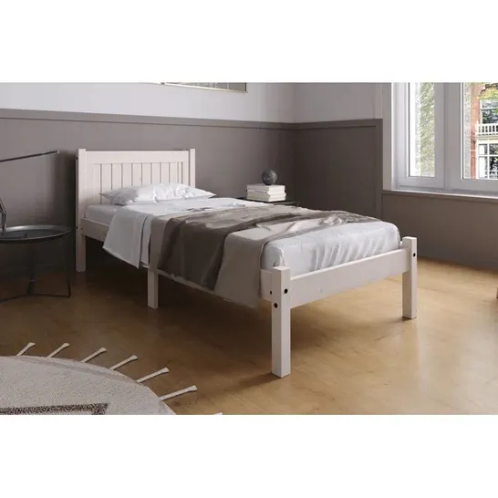 BOXED BURRILLVILLE PLATFORM BED - WHITE-