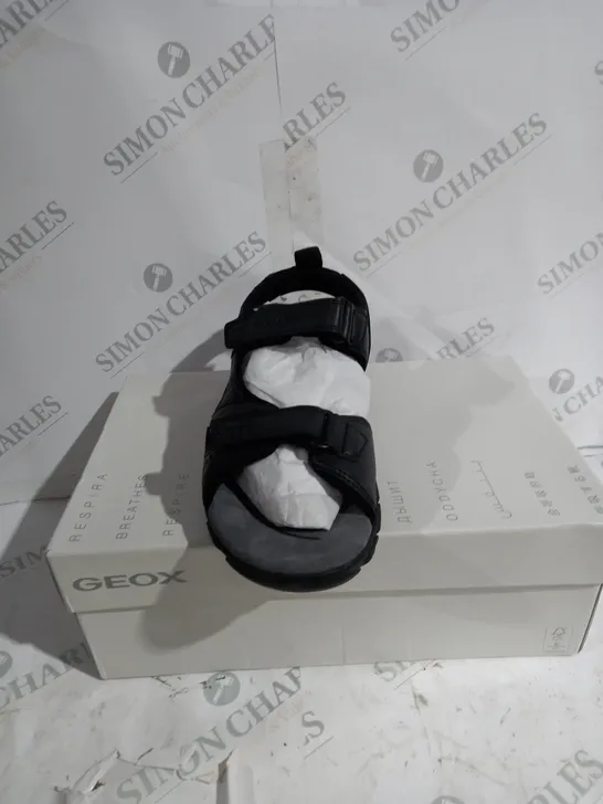 BOXED PAIR OF GEOX U4224 SANDAL SHOES IN BLACK - SIZE: UK 8