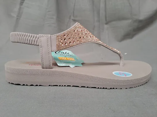 BOXED PAIR OF CALI FROM SKECHERS TOE-POST SANDALS IN STONE W. JEWEL EFFECT UK SIZE 4