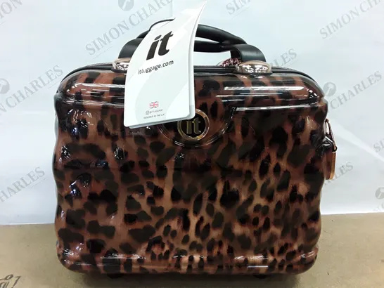 IT LUGGAGE INDULGING CHEETAHS PRINT BAG