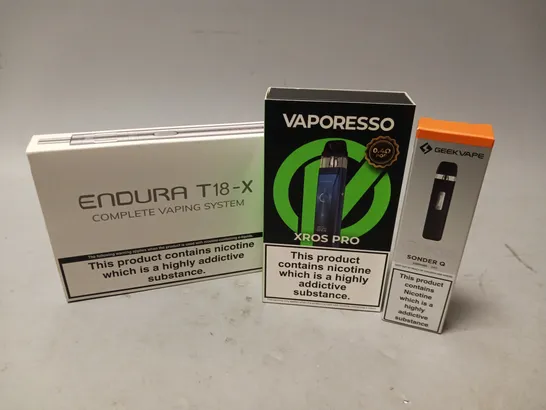 APPROXIMATELY 20 VAPES & E-CIGARETTES TO INCLUDE INNOKIN ENDURA T18-X, VAPORESSO XROS PRO, GEEKVAPE QPOD SONDER Q, ETC