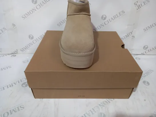 BOXED PAIR OF UGG CLASSIC ULTRA MINI PLATFORM SHOES IN TAN UK SIZE 6