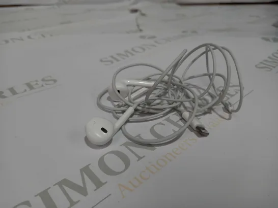 APPLE WIRED HEADPHONES WITH REMOTE AND MIC