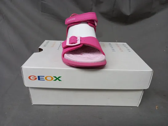 BOXED PAIR OF GEOX KIDS OPEN TOE SANDALS IN PINK UK SIZE 9