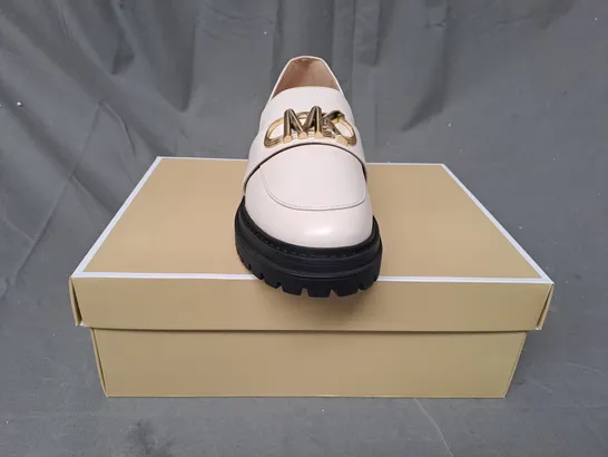 BOXED PAIR OF MICHAEL KORS PARKER LUG LOAFERS IN CREAM US SIZE 8M