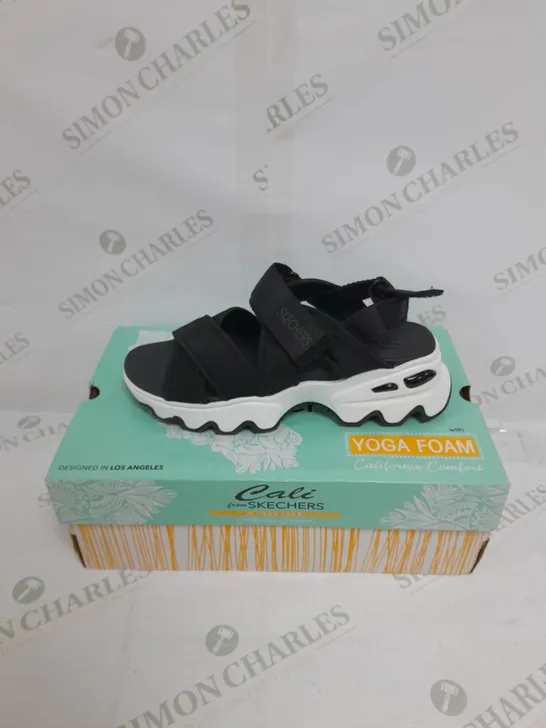 BOXED PAIR OF SKECHERS BIG LUG SANDALS IN BLACK SIZE 4