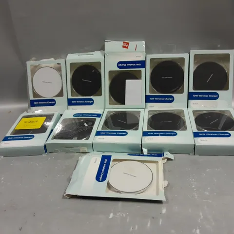LOT OF ELEVEN 10W WIRELESS CHARGERS BLACK AND WHITE