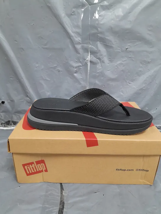 BOX FITFLOP SURF TWO-TONE WEBBING TOE POST SANDALS SIZE 5