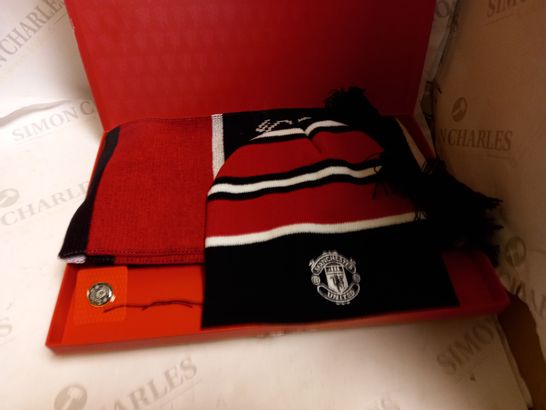 MANCHESTER UNITED HAT AND SCARF GIFT SET