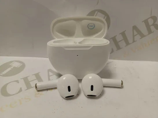 TRUE WIRELESS EARBUDS - WHITE