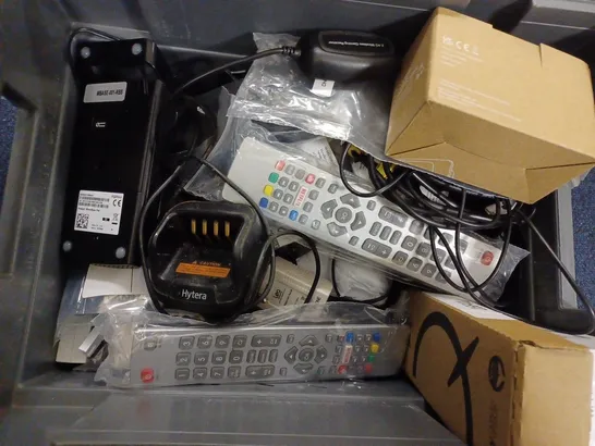 BOX OF APPROX 10 ASSORTED ITEMS TO INCLUDE - MOTOROLA WALKIE TALKIE - VIRGIN MEDIA REMOTE - TELTONIKA NETWORKS ECT