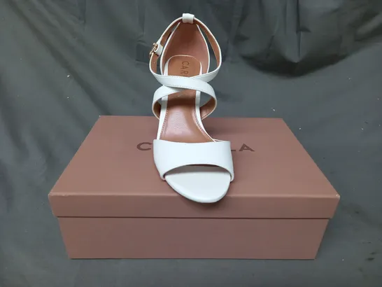 BOXED PAIR OF CARVELA OPEN TOE HEELS IN WHITE EU SIZE 39