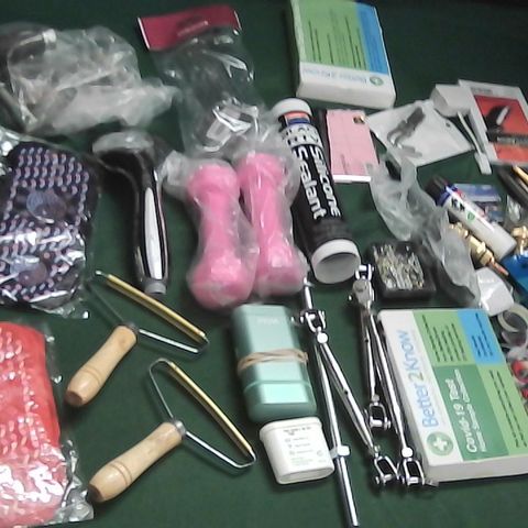 SMALL BOX OF ASSORTED ITEMS TO INCLUDE DUMBELLS, SHOWER HEAD, SILICONE SEALANT 