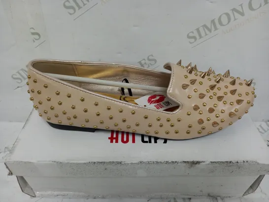 FLAT HEELED NUDE GOLD SPIKEY SHOE SIZE 7