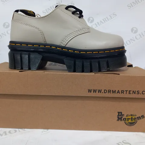 BOXED PAIR OF DR MARTENS CHUNKY SHOES IN BEIGE UK SIZE 5