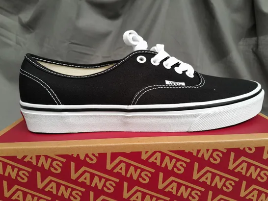 BOXED VANS OF THE WALL BLACK/WHITE TRAINERS - UK 8