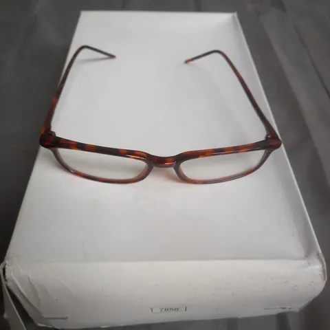 BOX OF APPROXIMATELY 10 turtle shell glasses 
