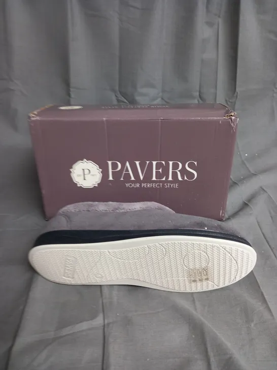 BOXED PAIR OF PAVERS GREY SLIPPERS SIZE UK 9 