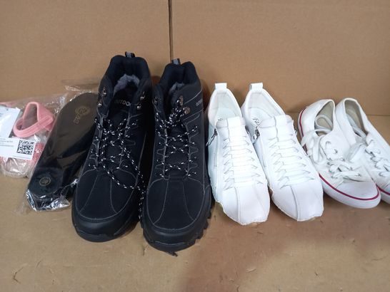 BOX OF APPROXIMATELY 5 ASSORTED DESIGNER FOOTWEAR ITEMS TO INCUDE OUTDOOR BOOTS IN BLACK SIZE UNSPECIFIED, WHITE ZIP SHOES EU SIZE 41, WHITE CONVERSE STYLE PUMPS UK SIZE 5.5, ETC