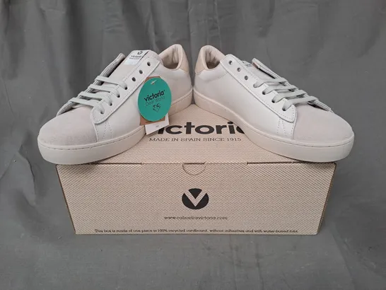 BOXED PAIR OF VICTORIA BERLIN TRAINERS IN WHITE EU SIZE 39