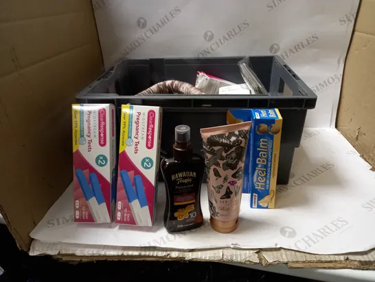 BOX OF APPROX. 20 ASSORTED HEALTH AND BEAUTY ITEMS TO INCLUDE: TED BAKER, HAWAIIAN TROPIC & MASTERPLAST