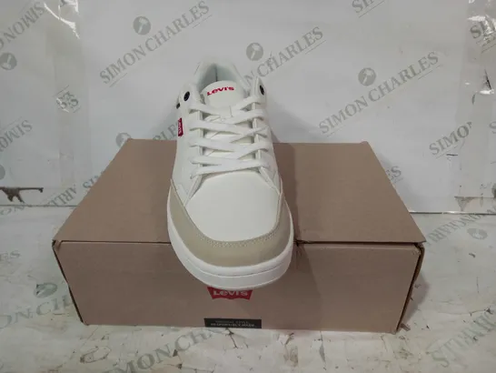 BOXED PAIR OF LEVI'S BILLY 2.0 SHOES IN WHITE/BEIGE UK SIZE 12