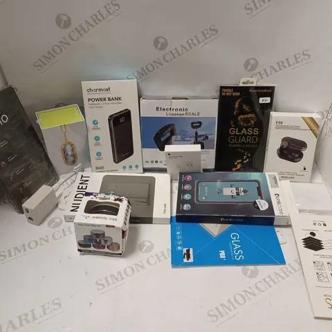 LOT OF APPROXIMATELY 30 ASSORTED MOBILE ACCESSORIES AND ELECTRICALS TO INCLUDE CHARMAST POWER BANK, TEMPERED GLASS FILM, Y50 EARBUDS, ETC