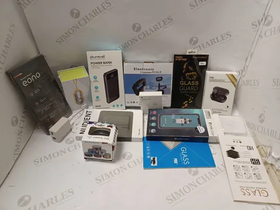 LOT OF APPROXIMATELY 30 ASSORTED MOBILE ACCESSORIES AND ELECTRICALS TO INCLUDE CHARMAST POWER BANK, TEMPERED GLASS FILM, Y50 EARBUDS, ETC