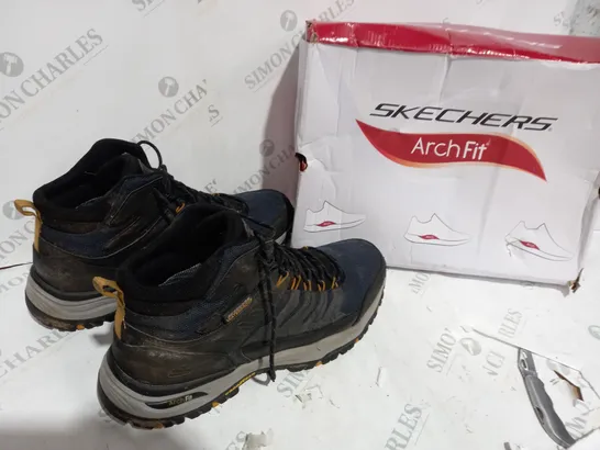 BOXED SKECHERS MENN WATERPROOF BOOTS, NAVY/BLACK - SIZE 12