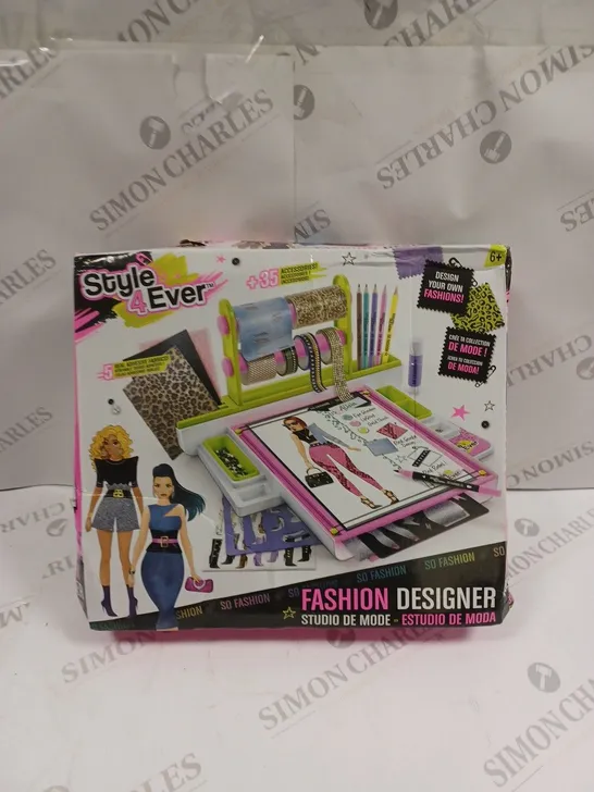 BOXED STYLE 4 EVER FASHION DESIGNER STUDIO  RRP £22.99