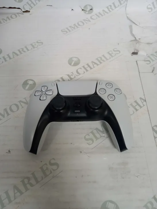 PLAYSTATION 5 CONTROLLER