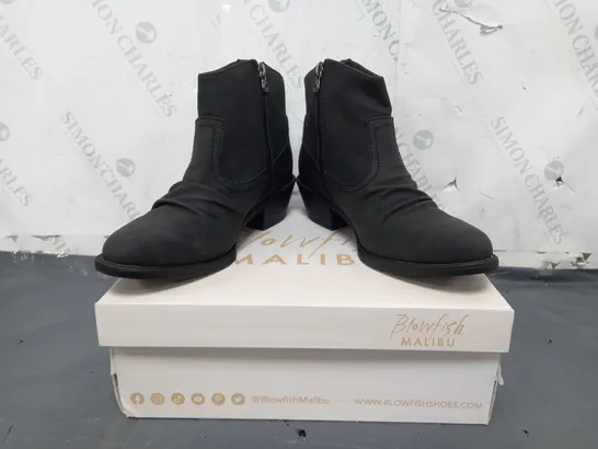 BOXED PAIR OF BLOWFISH MALIBU ANKLE BOOTS IN BLACK SIZE 6