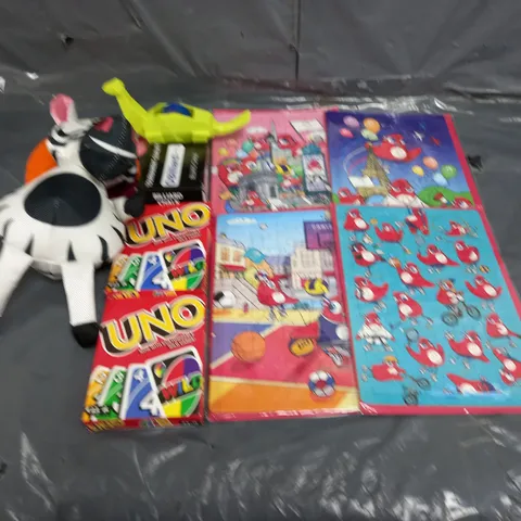 BOX OF ASSORTED TOYS AND GAMES TO INCLUDE JIGSAWS, UNO AND TEDDIES