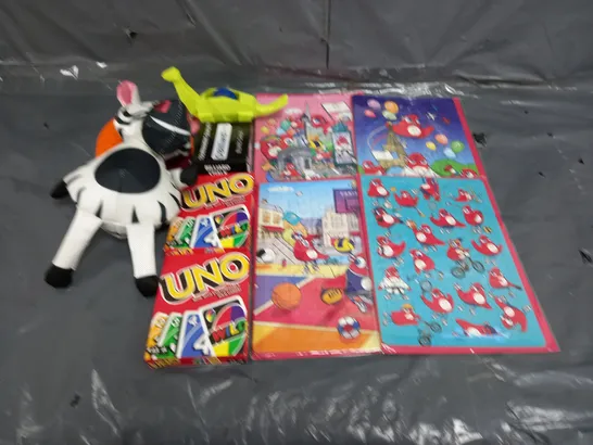 BOX OF ASSORTED TOYS AND GAMES TO INCLUDE JIGSAWS, UNO AND TEDDIES