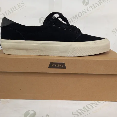 BOXED PAIR OF STRAYE SHOES IN BLACK UK SIZE 7.5