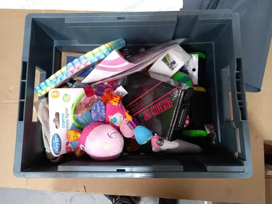 BOX OF APPROX 20 ASSORTED TOYS TO INCLUDE - MODEL TESLA CAR, CGP GCSE REVISION CARDS, FIDGET SPINNER ETC