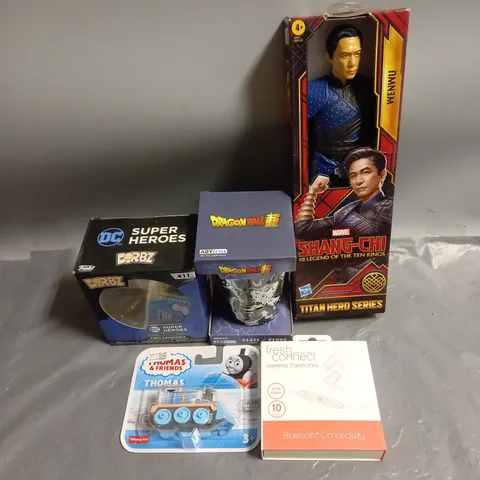 BOX OF APPROXIMATELY 15 ASSORTED ITEMS TO INCLUDE SHANG-CHI WENWU ACTION FIGURE, DRAGONBALL Z GLASS, THOMAS & FRIENDS THOMAS FIGURE ETC