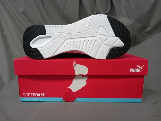 BOXED PAIR OF PUMA SOFTFOAM+ SHOES IN BLACK/WHITE UK SIZE 8